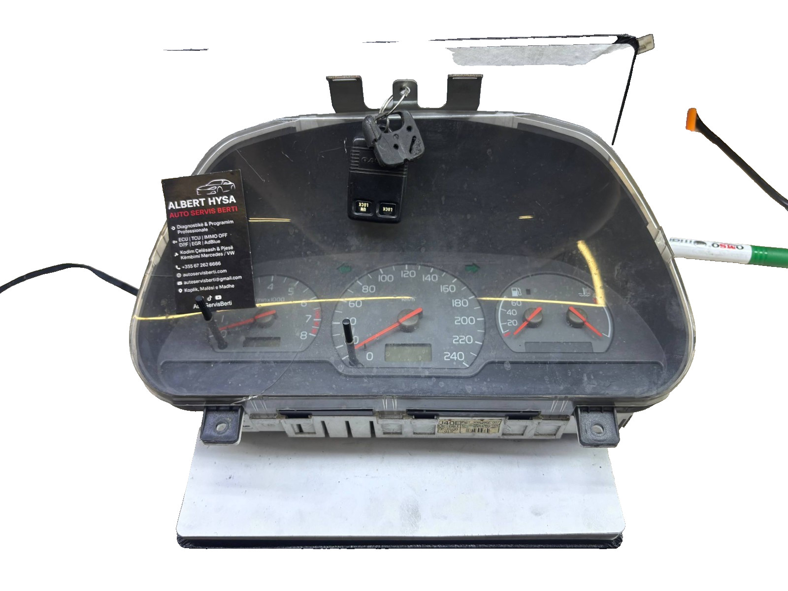 Instrument Cluster 30862000 / 30864002 with Matching Key