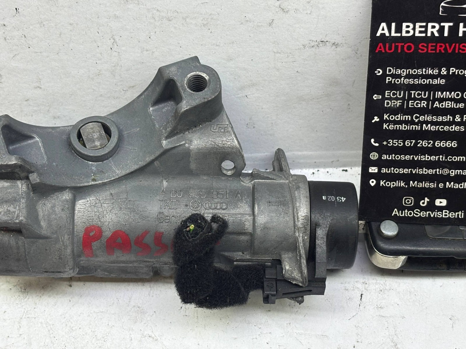 Audi VW Ignition Lock Housing w/ Key 4B0905851A OEM