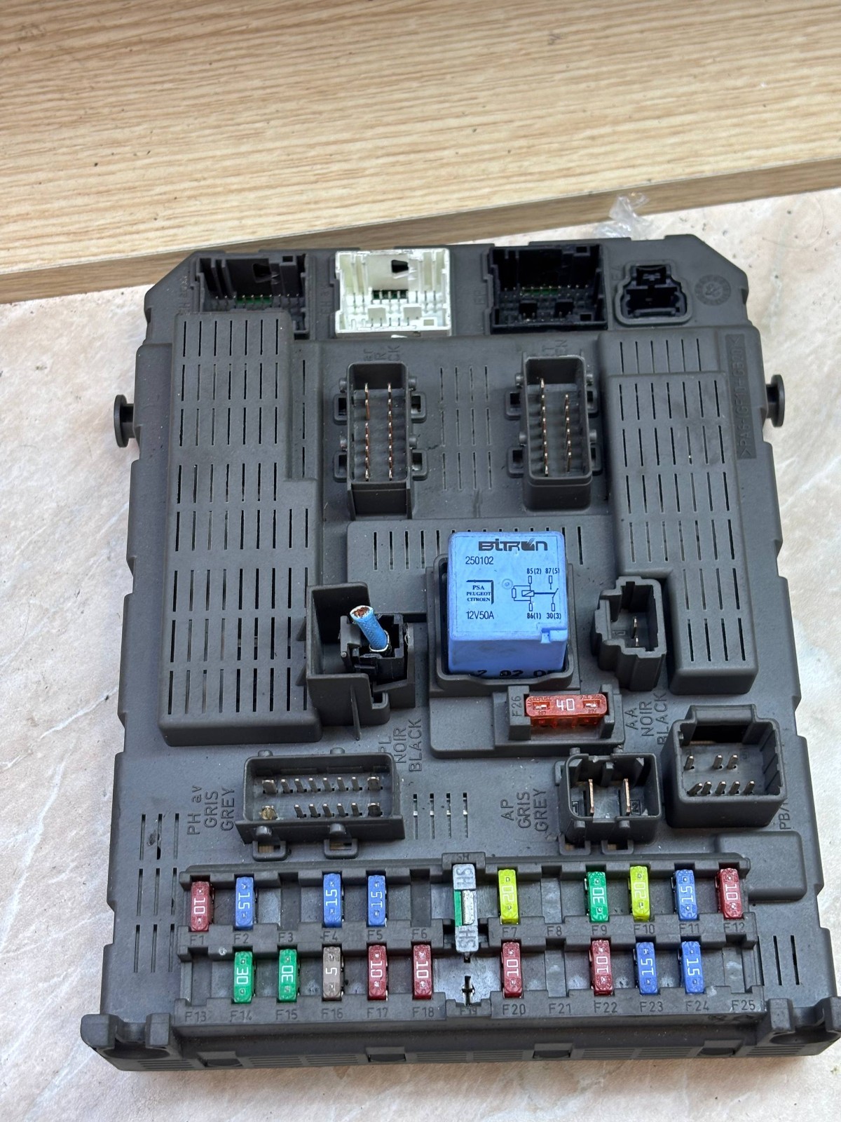 1400310480 Control Module OEM - Fuse box