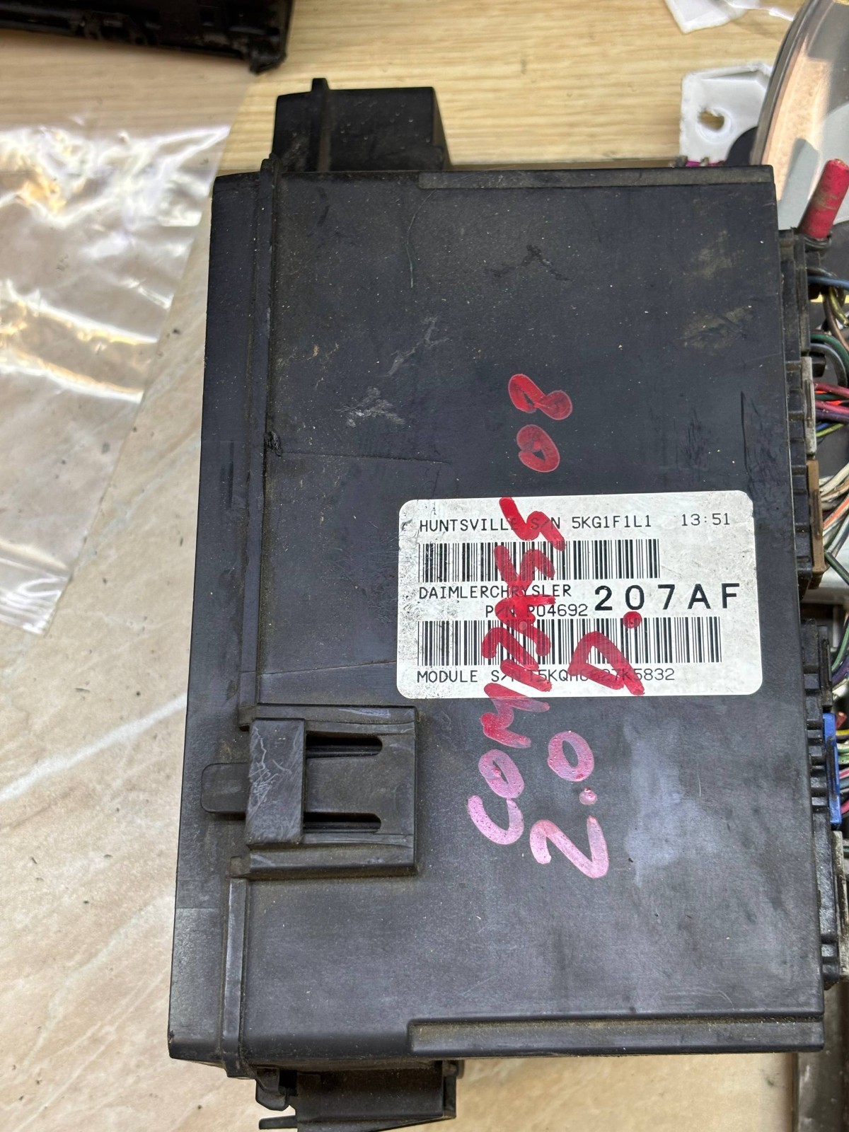 5KG1F1L1 Control Module P04692 207AF OEM - Fuse box