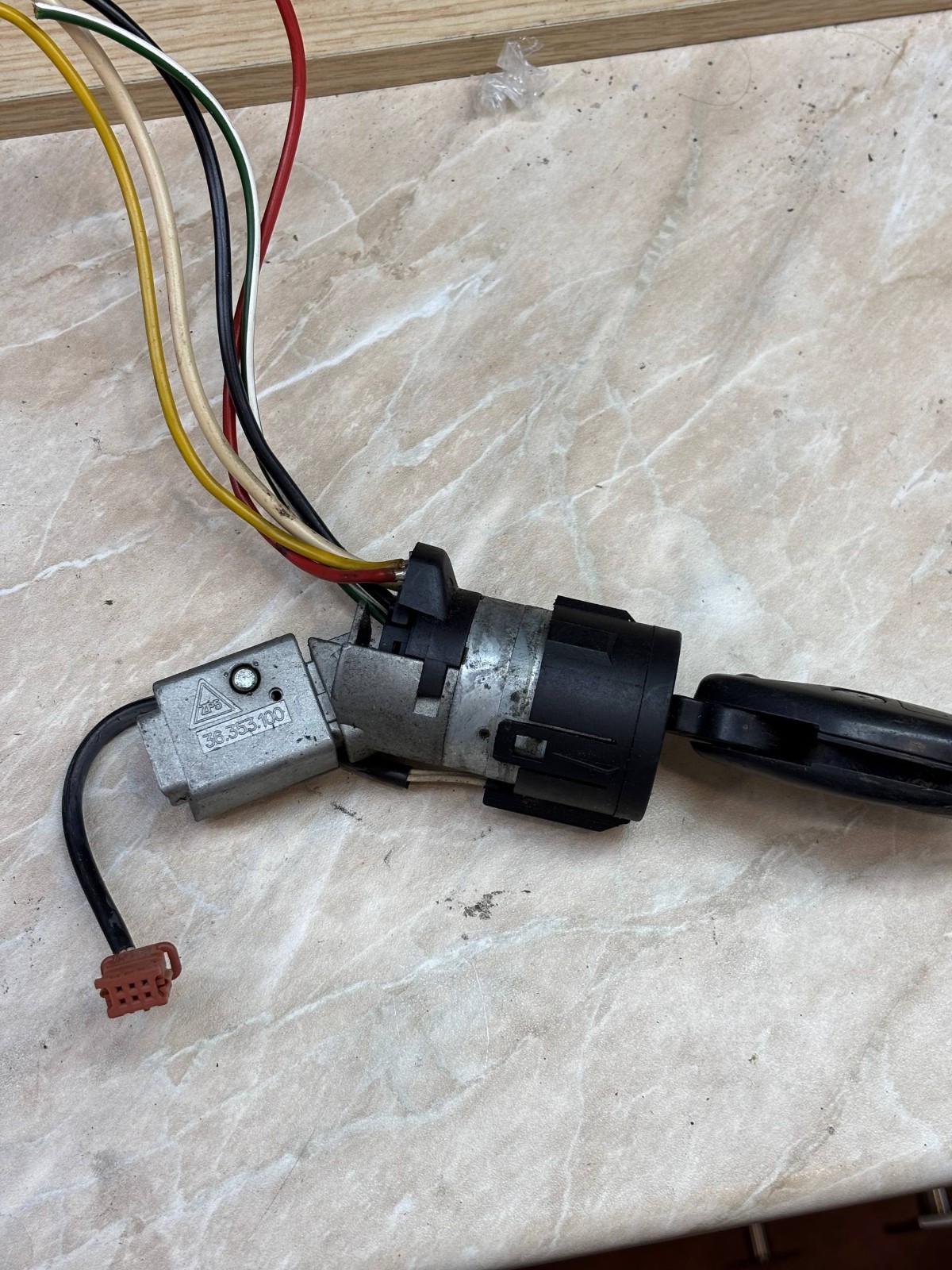 36.353.100 EZS Electronic Ignition Switch With Key OEM