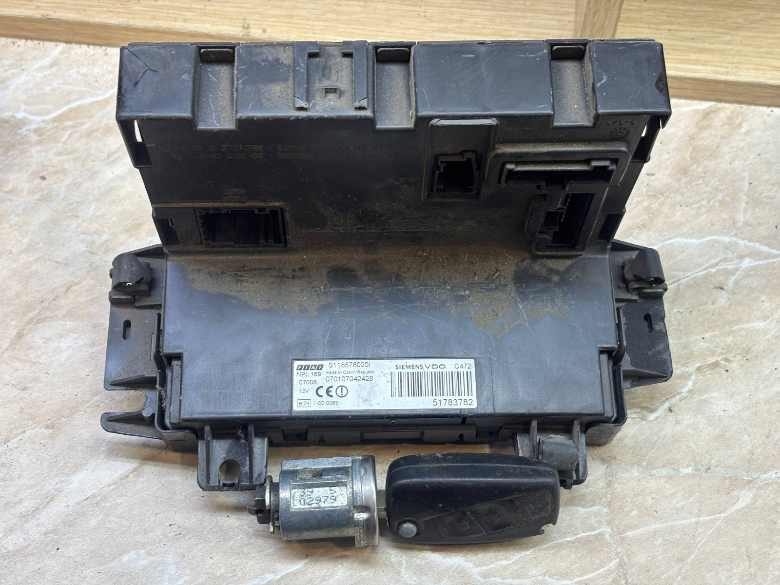 51783782 Siemens VDO S118578020I BCM Body Control Module - with own key