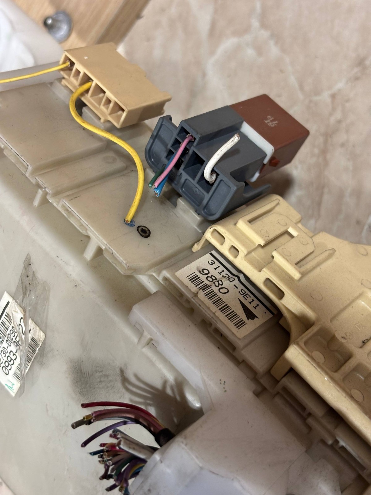 Control Module 31129-9E11 9880 OEM FUSE