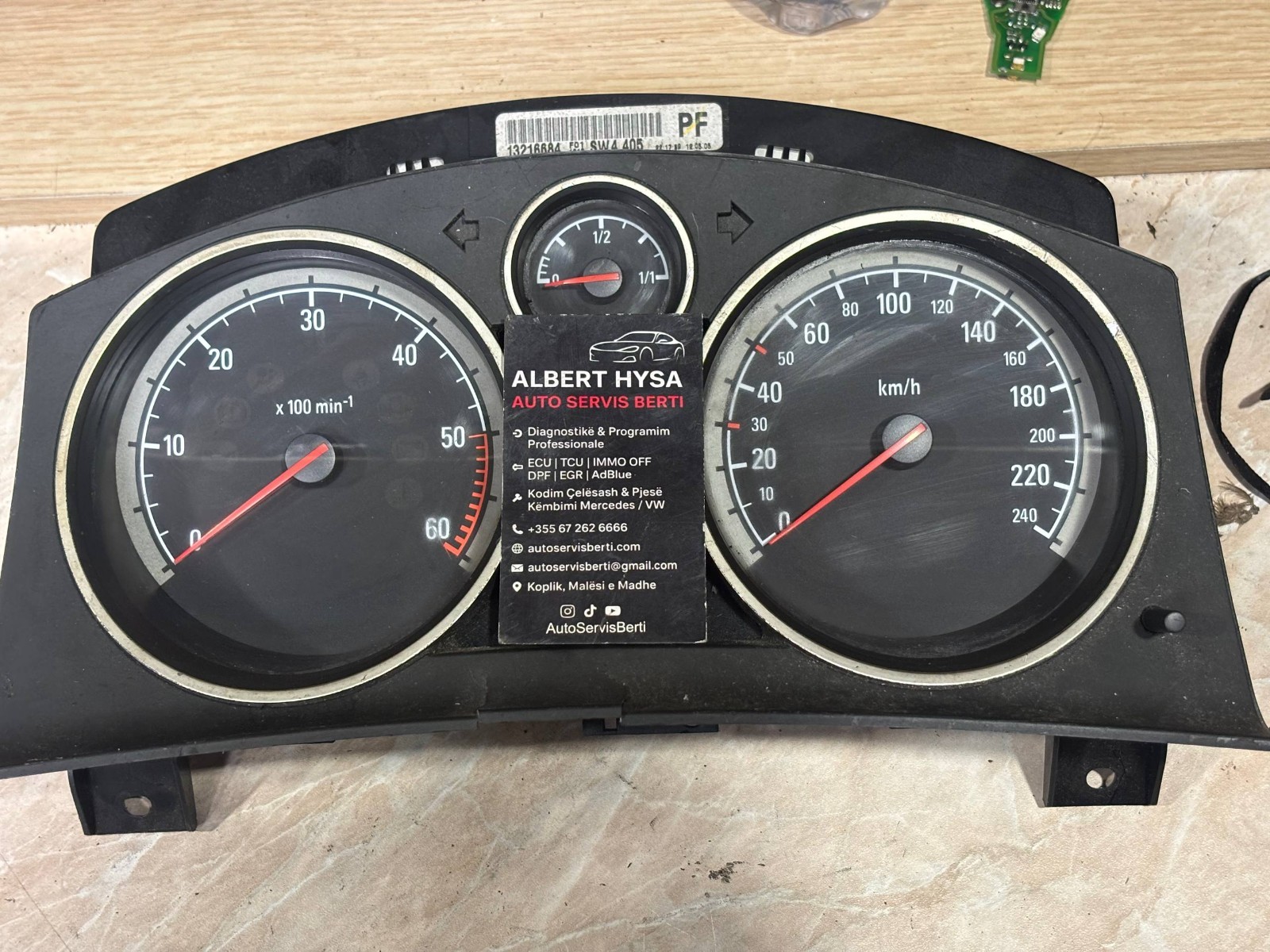 Opel Zafira B Speedometer 132166