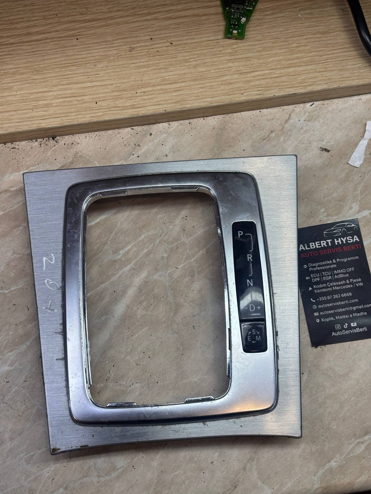 Mercedes-Benz W204 Gear Shift Selector Surround Trim A2046803408