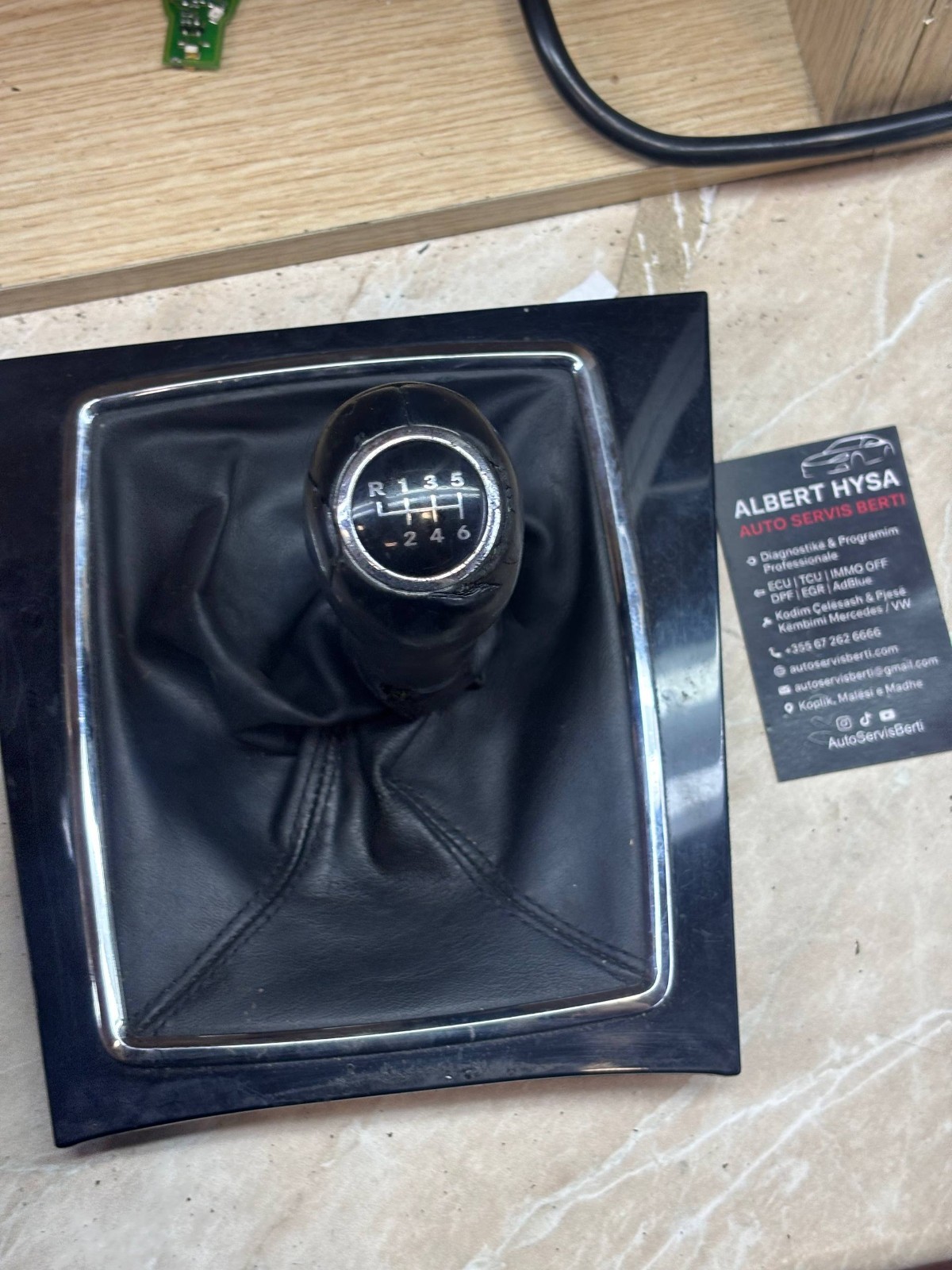 Mercedes-Benz W204 Gear Shift Selector Surround Trim A2046800039