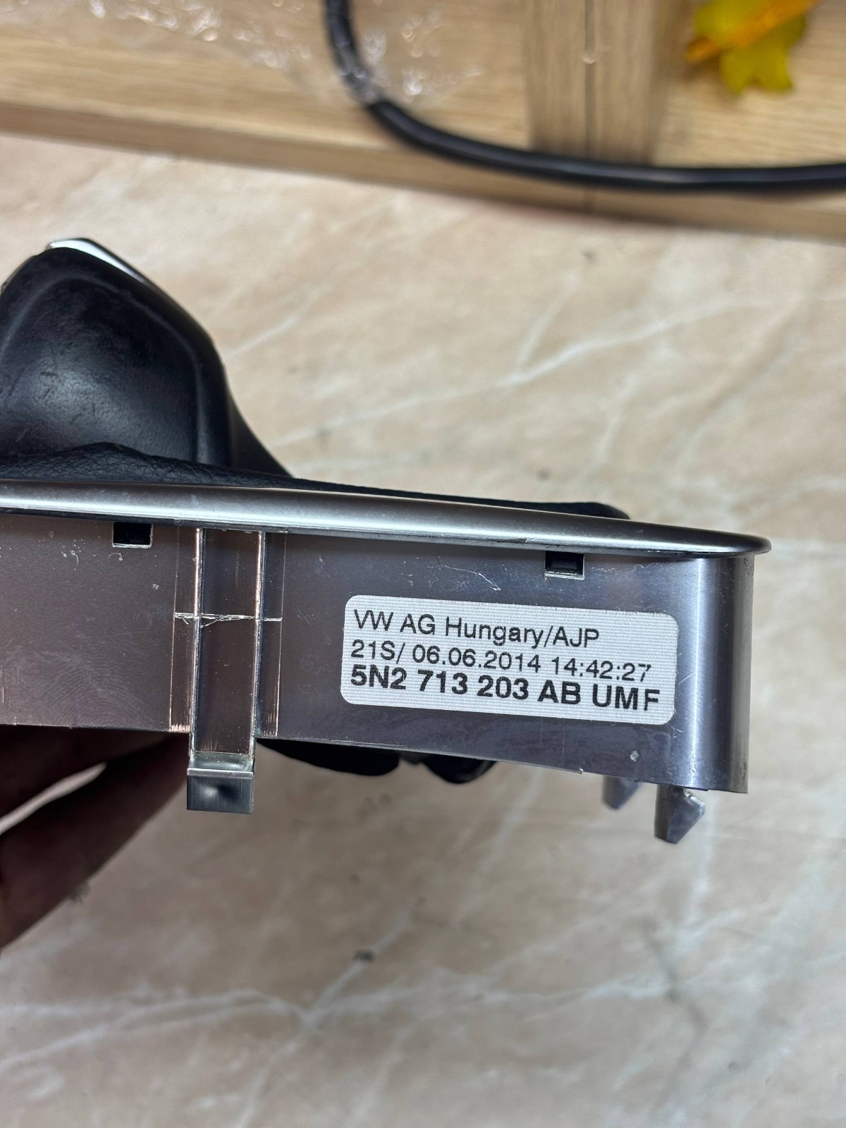 VW Tiguan Gear Shift Selector Surround 5N2713203AB UMF