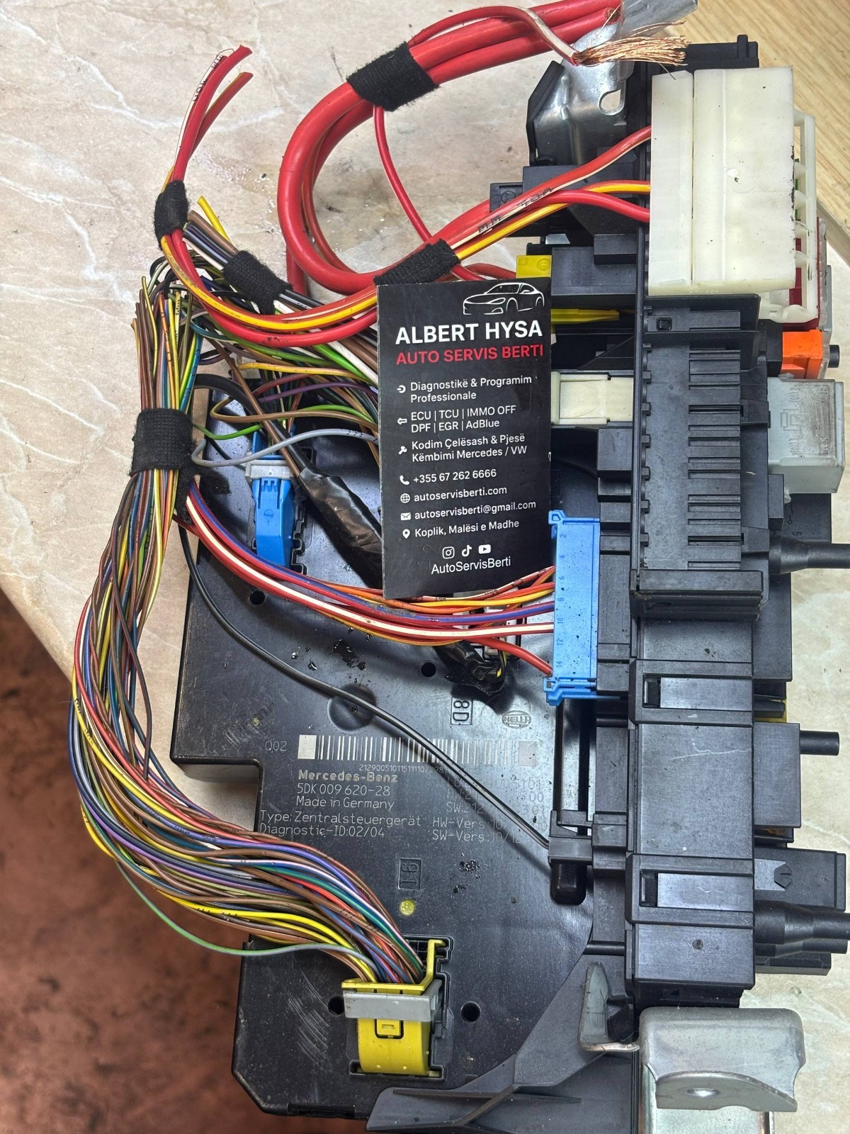 Mercedes-Benz SAM Control Module 5DK009620-28