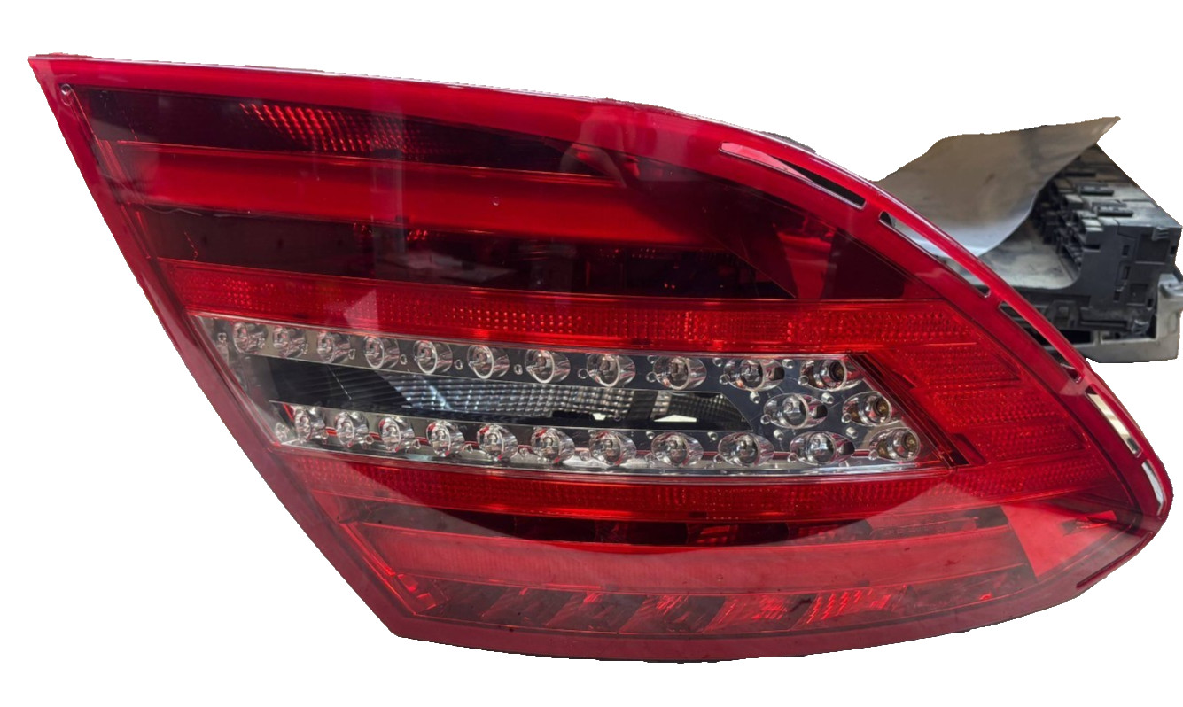 Mercedes W204 Rear Lamp Light Left - Tail Light Side Panel 2048205464 LV