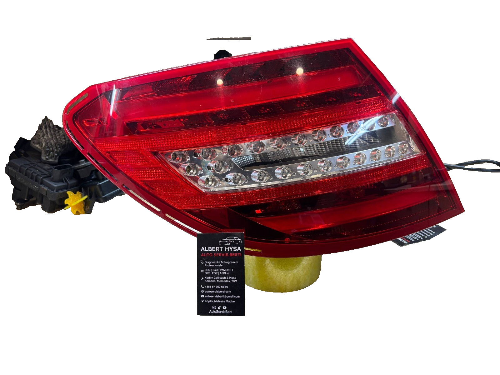 Genuine Mercedes-Benz W204 Tail Light Brake Light Rear Right 2049060203 R