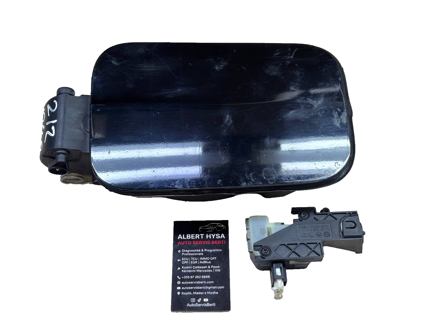 Mercedes W212 Fuel Flap Cover A2126300067 A0005846517 C040 Diesel WITH MOTOR
