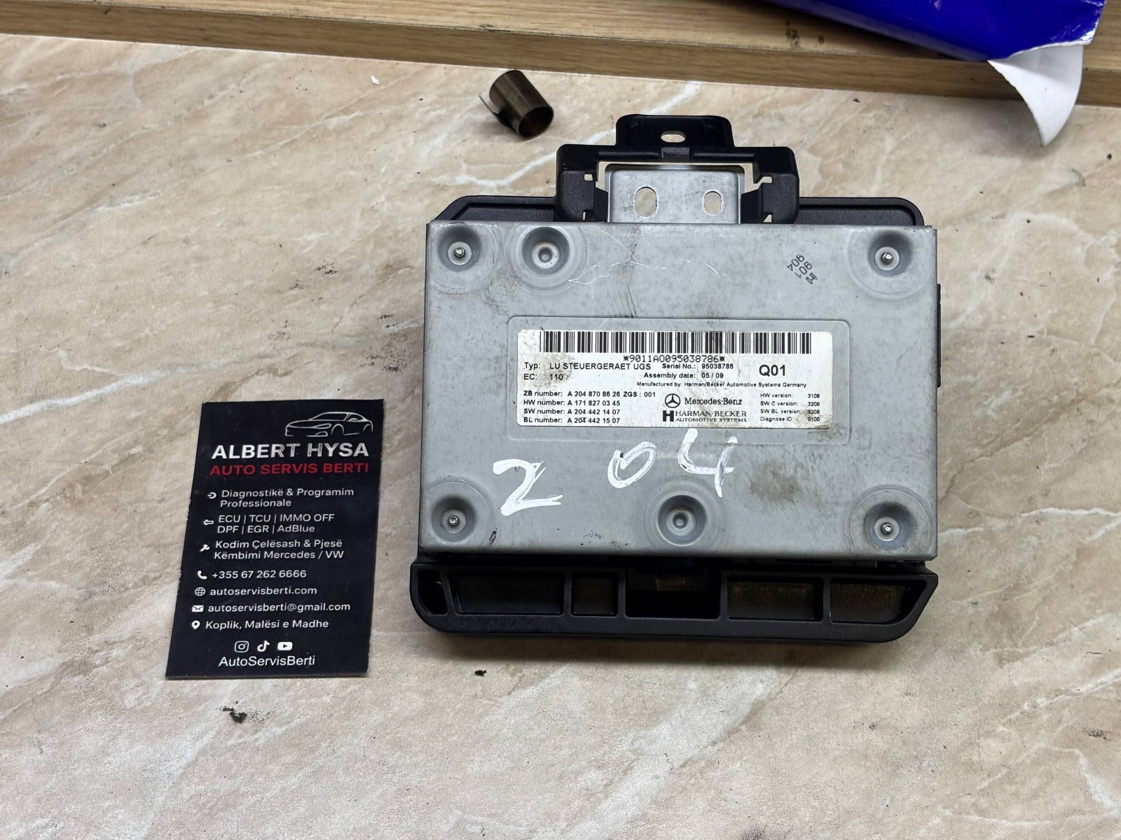 Mercedes-Benz C W204 GPS navigation control unit module A2048708626