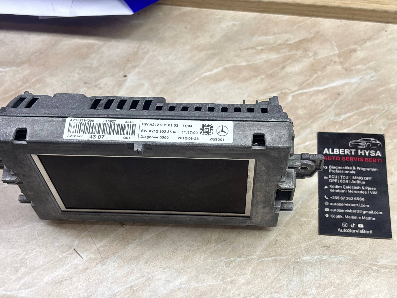 Mercedes-Benz W212 Dashboard Display Screen A2129004307 COMAND Monitor OEM