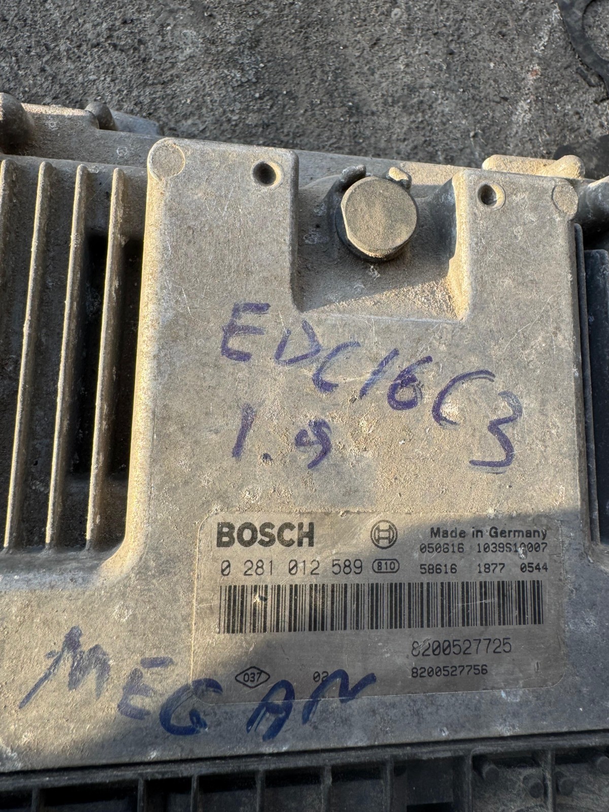 Bosch 8200527725 EDC16C3 ECU 0281012589 Peugeot Citroen Engine Unit