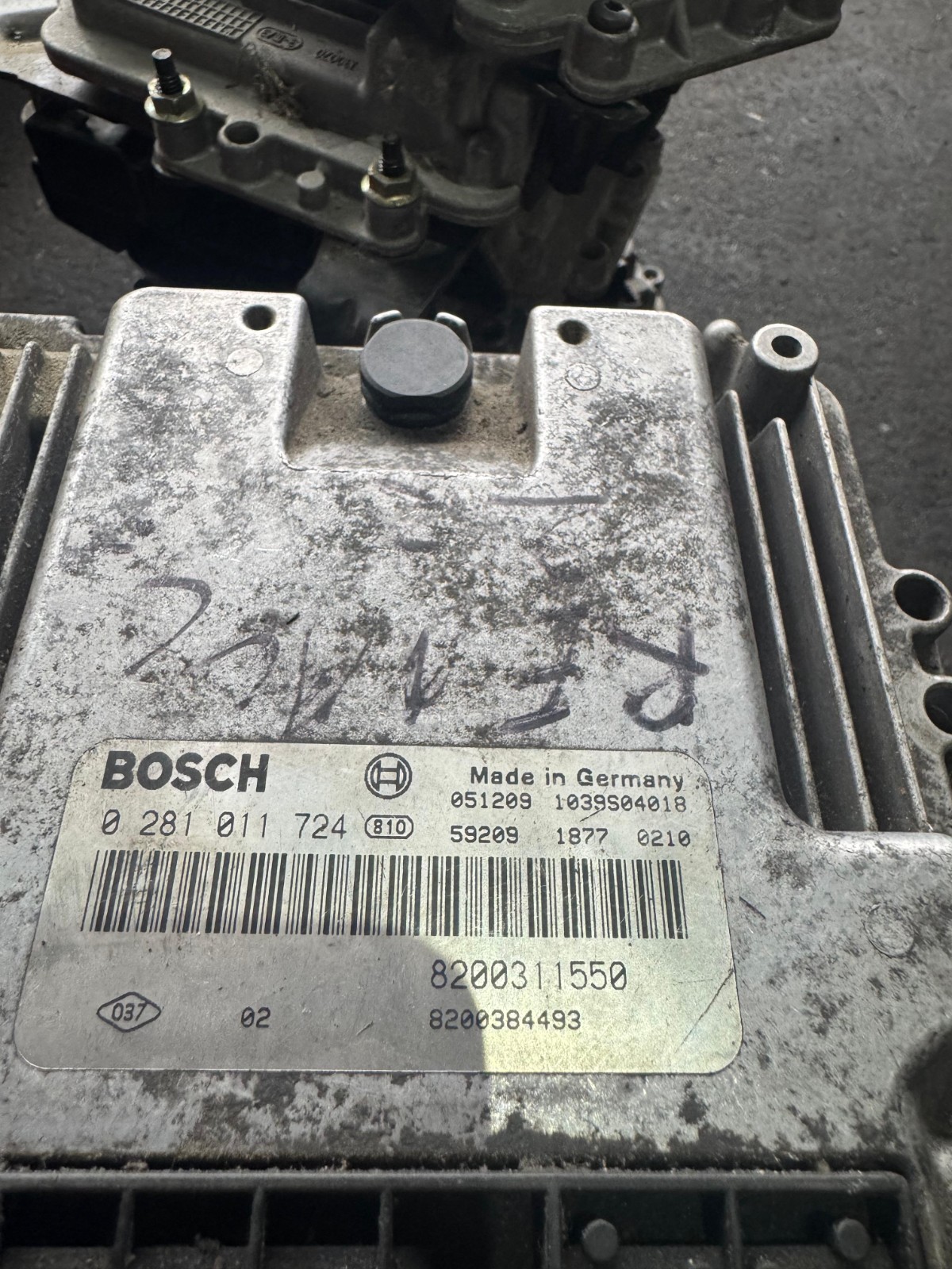 Bosch 8200311550 EDC15C13 ECU 0281011724 Diesel Engine Control Unit