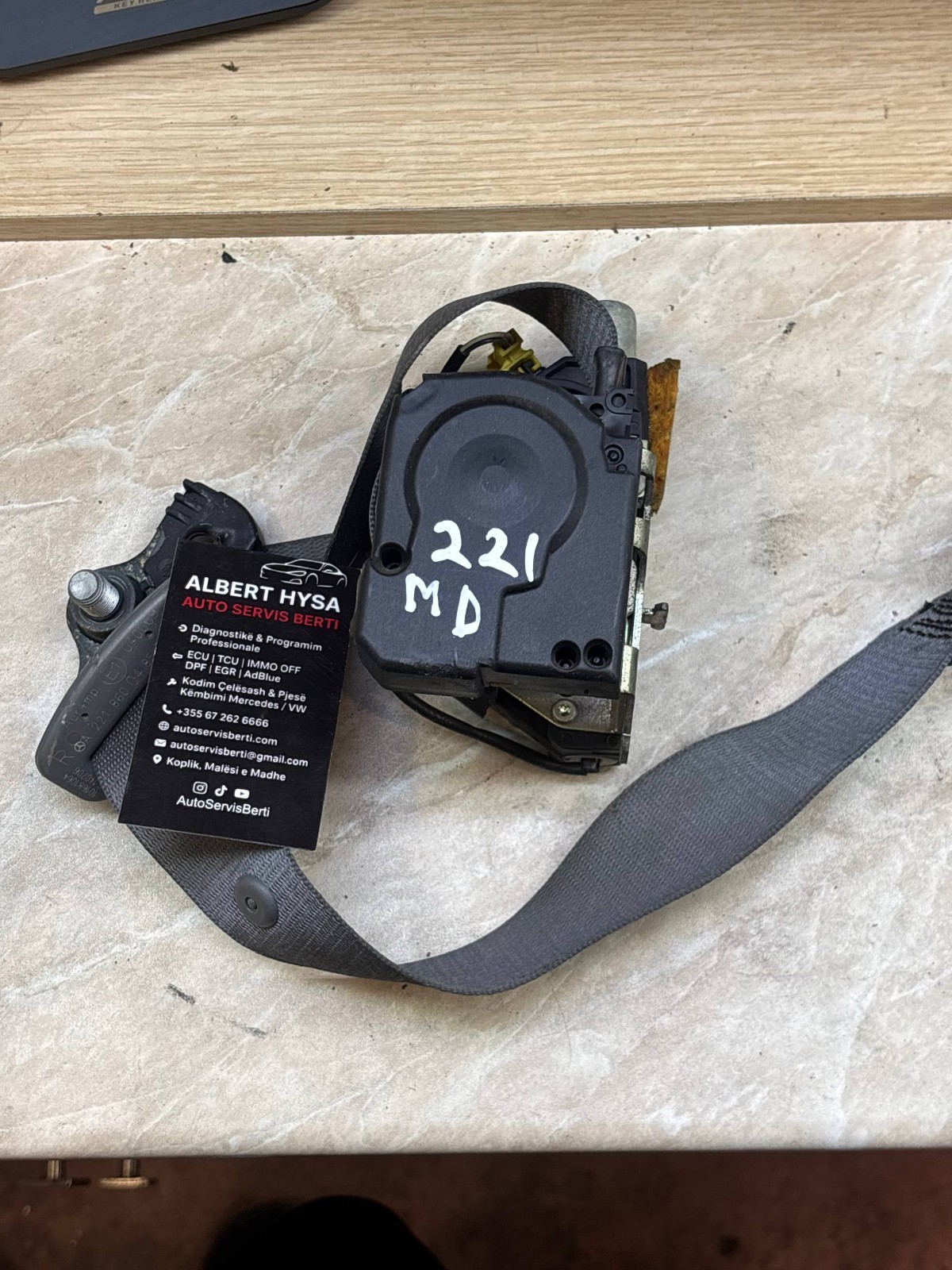 Mercedes W221 Rear Right Seat Belt Retractor 33014052