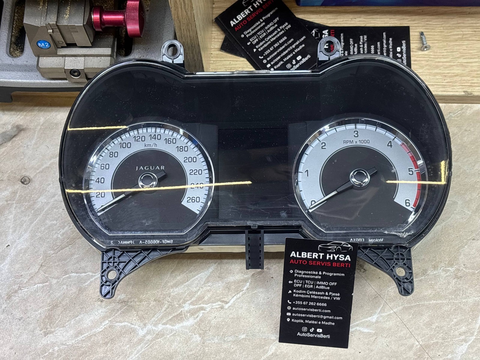 Jaguar XF 2010 Instrument Cluster Speedometer Visteon 9X23-10849-KF