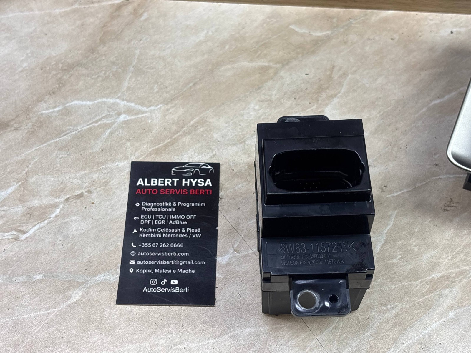 Jaguar XF 2010 Interior Air Vent Duct 6W83-11572-AK Visteon OEM