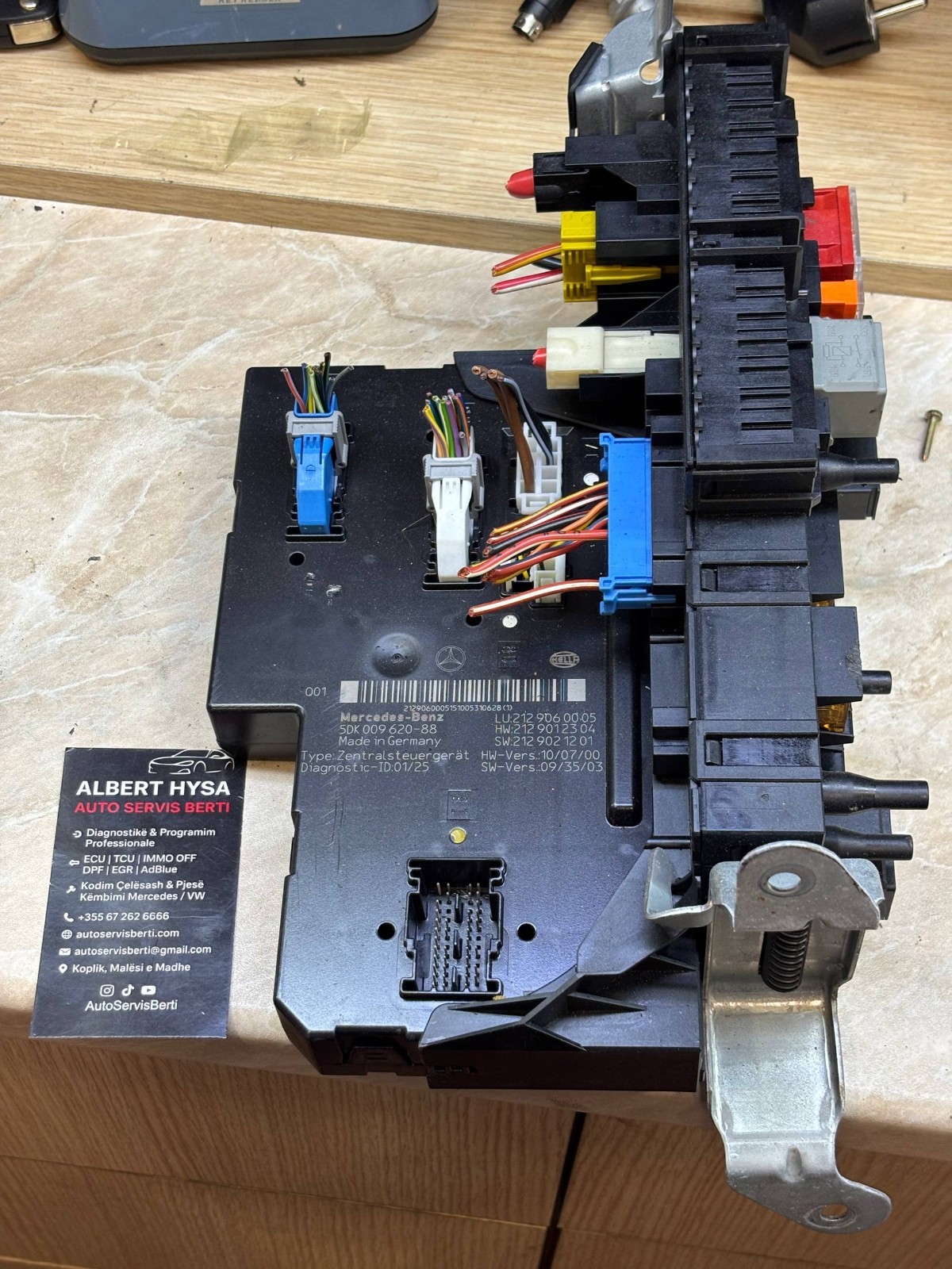Mercedes-Benz Central Control Module Fuse Box A2129000005 Hella OEM