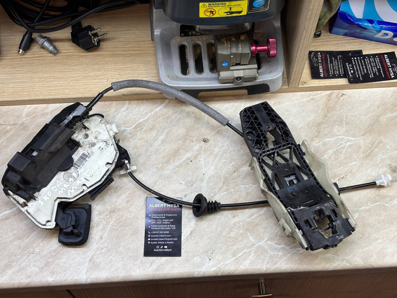 Skoda Octavia 5E Rear Right Door Lock Actuator 5E0839015 & Handle 5L0837885C