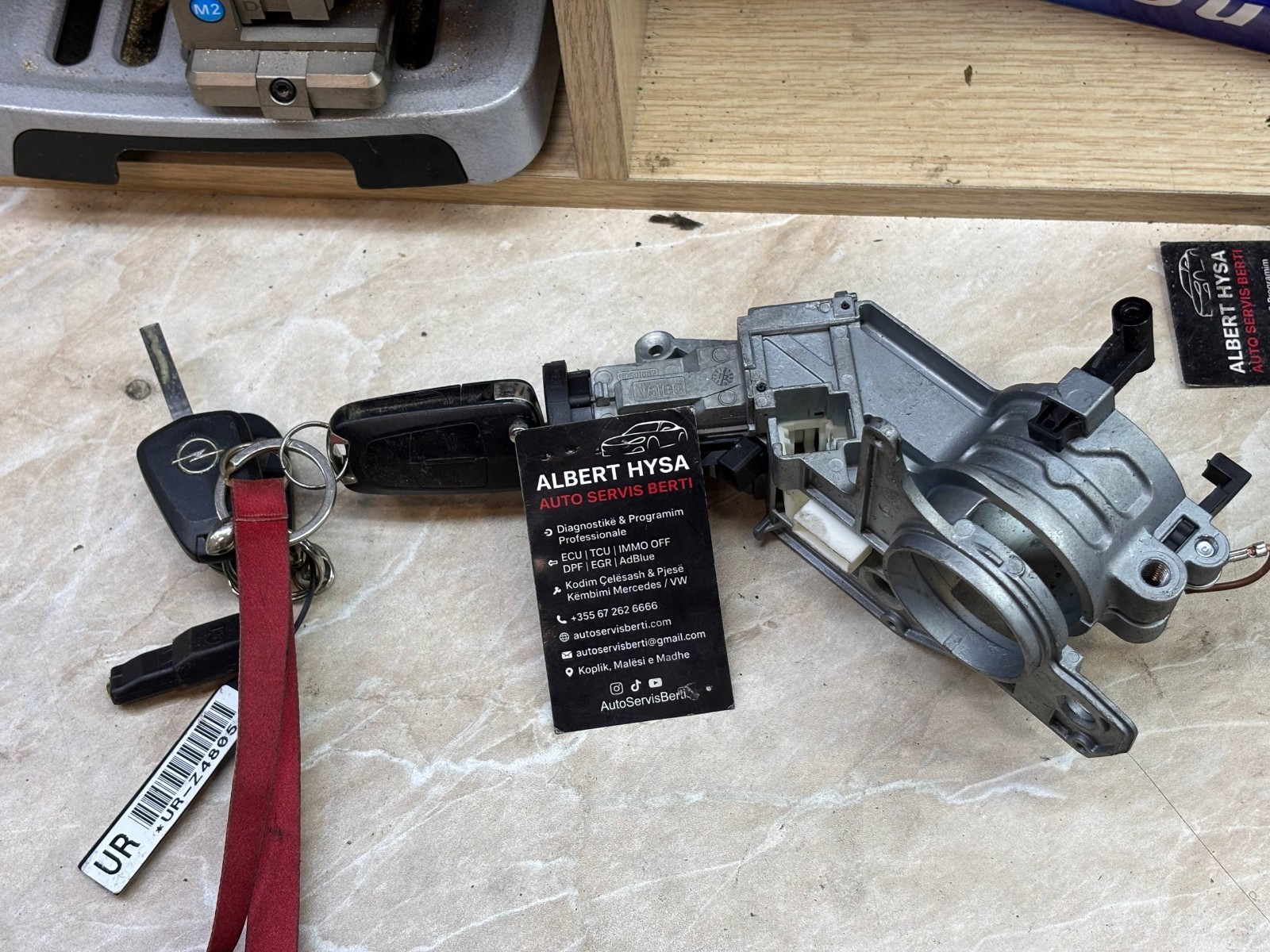 Opel Ignition Lock Barrel Housing With Keys Valeo 03898294 N0501882