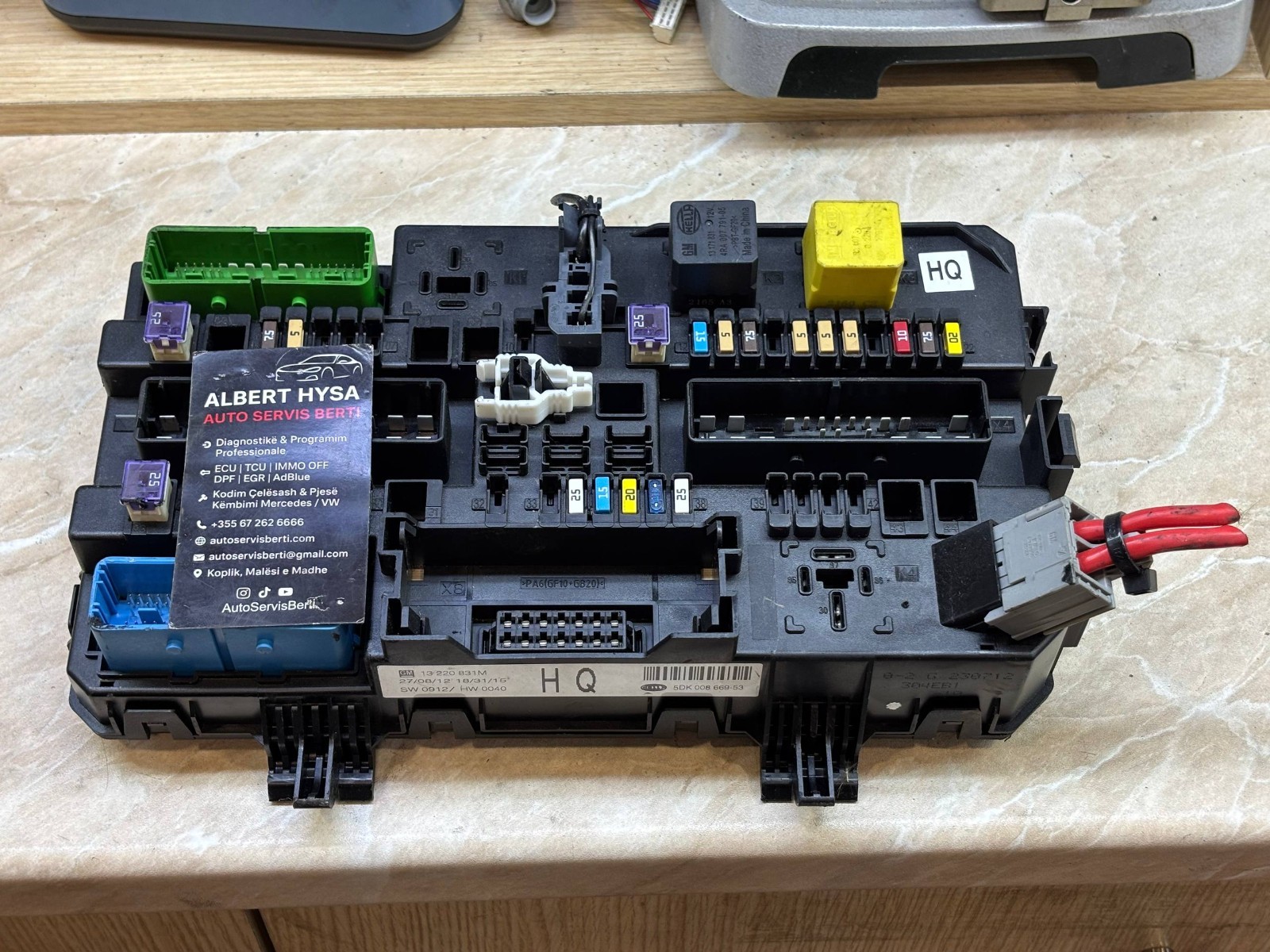 Opel GM Fuse Box BCM Body Control Module 13220831M Hella 5DK008669-53 HQ