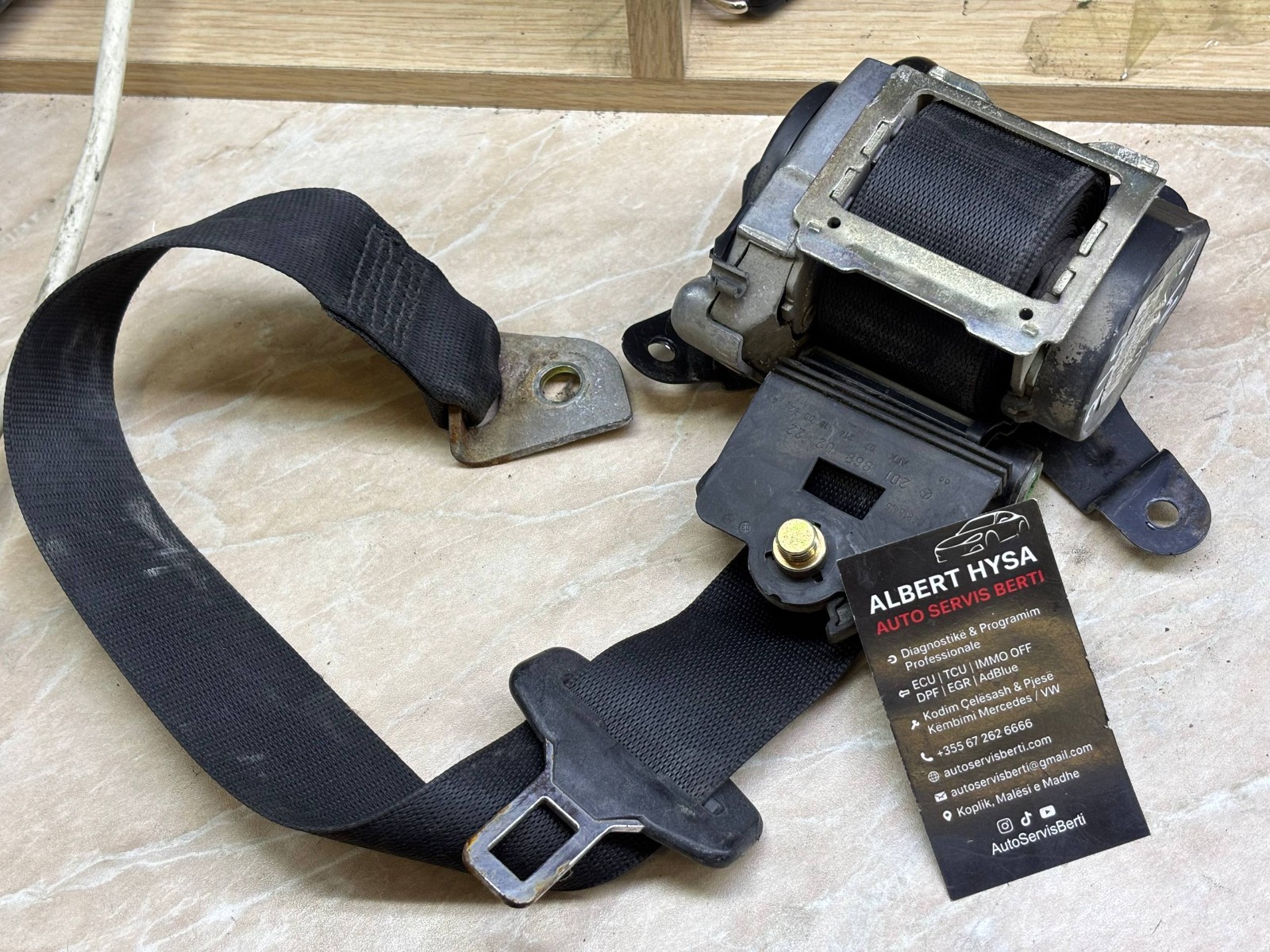 Mercedes W201 190 Seat Belt Retractor Black 2018680222 36070240 OEM