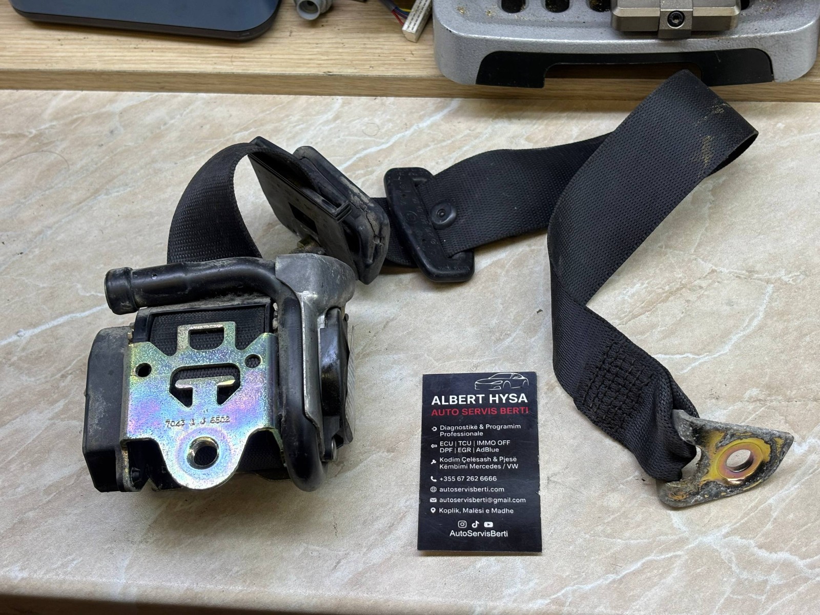Mercedes W210 Left Front Seat Belt Retractor Black OEM 2108606985