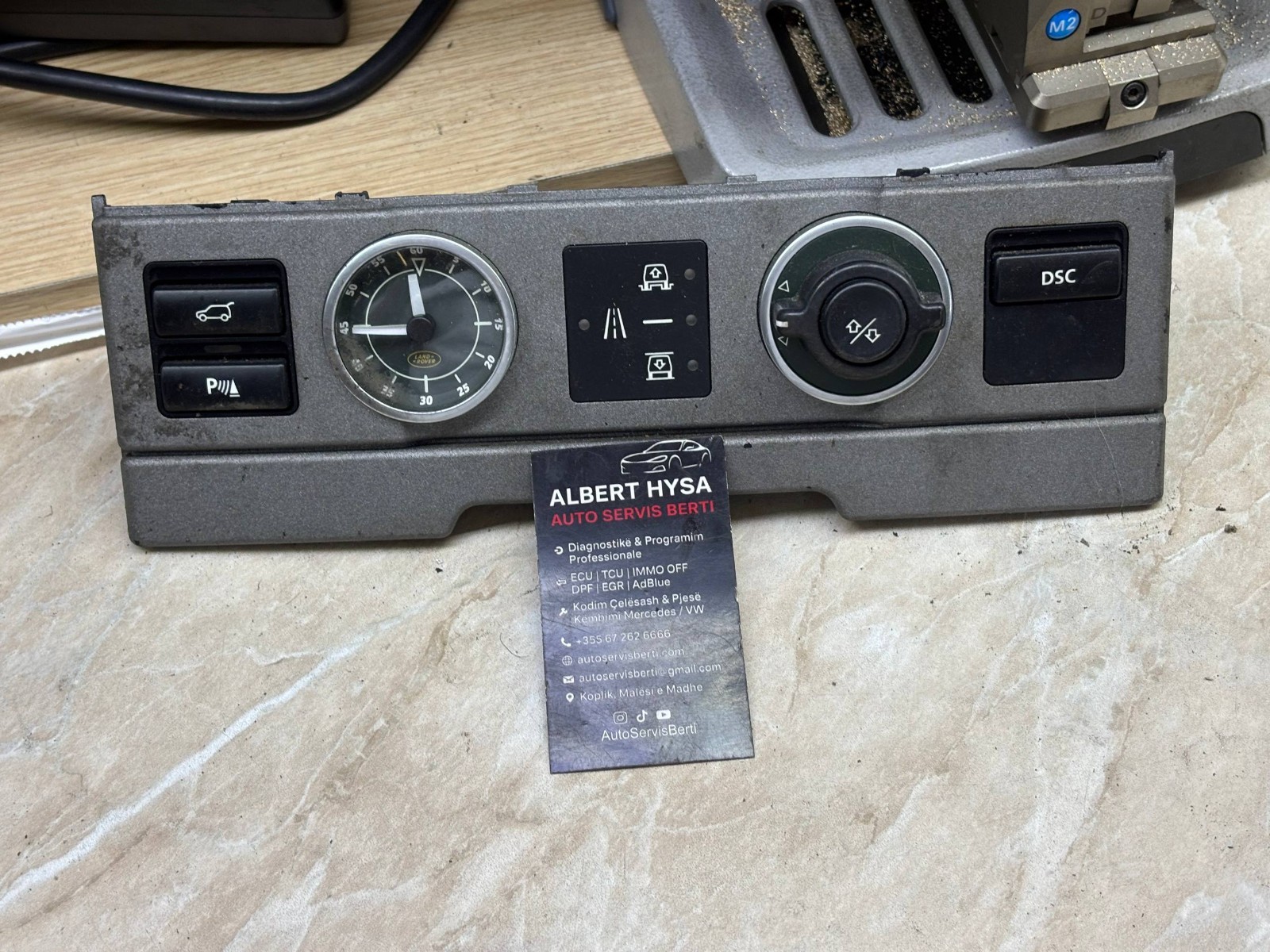 Land Rover Range Rover L322 Center Dash Control Panel 6901785-01 OEM
