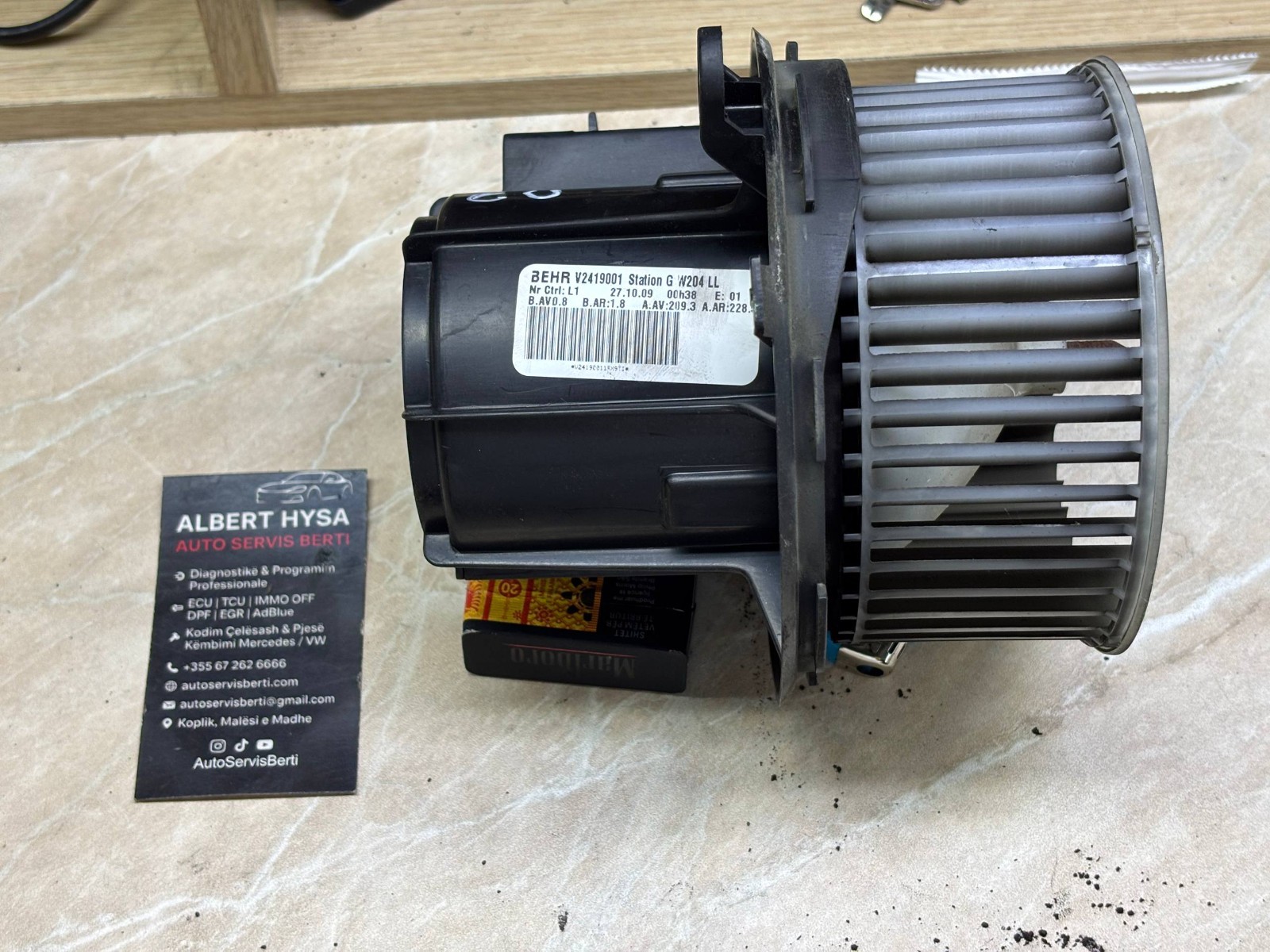 Mercedes W204 Heater Blower Motor Fan BEHR V2419001 OEM